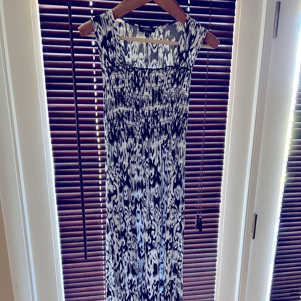 Petite medium white and black maxi